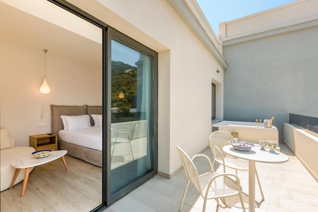 Samian Mare Hotel, Suites&Spa Karlovassi Esterno foto